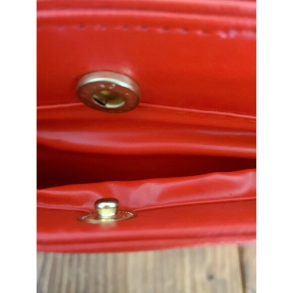 Vintage MCI Red Pleated Faux Leather Clutch Handbag Wrist Strap Zipper Pockets - Picture 7 of 10